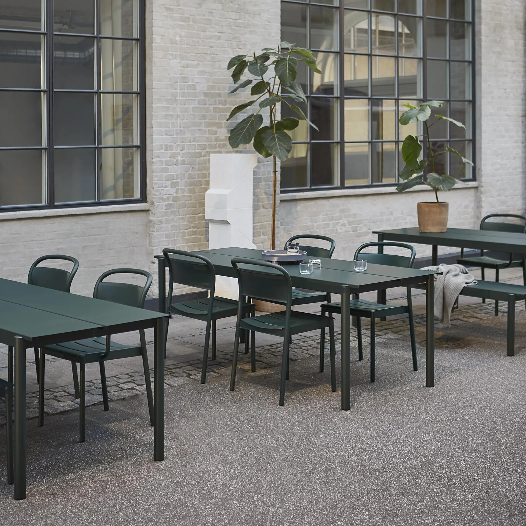 Muuto Linear steel side chair
