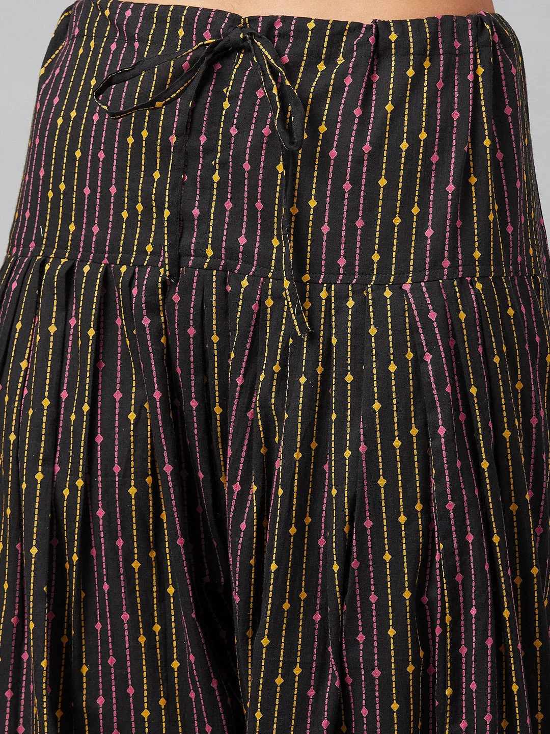 Women Black & Green Printed Kurta With Salwar